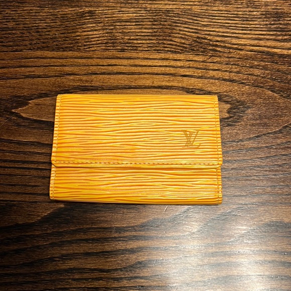 Louis Vuitton 1996 Epi Leather 6 Key Holder Wallet - Picture 2 of 16